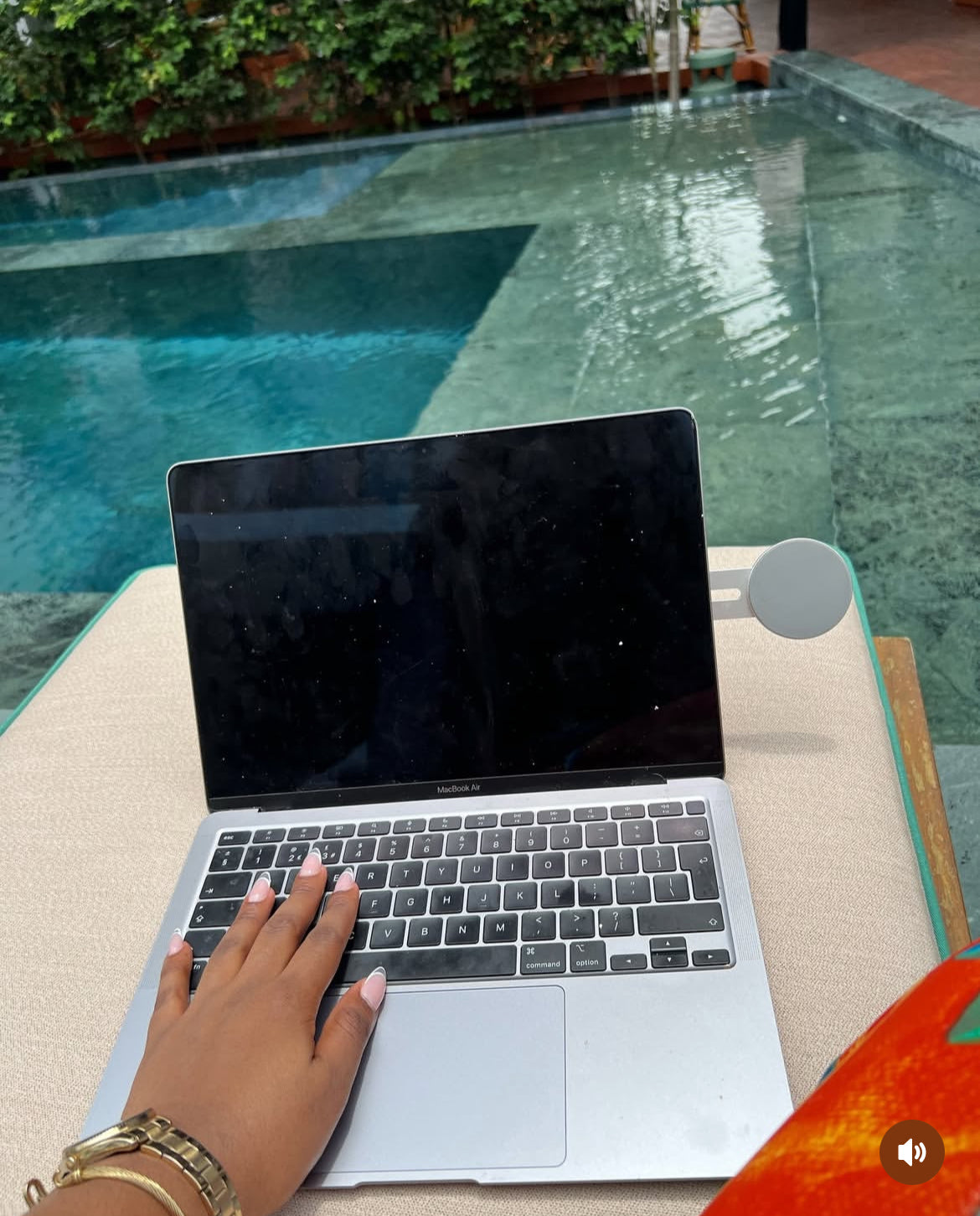 💻 Support Magnétique Premium pour Ordinateur – DeskBuddy™ 2025